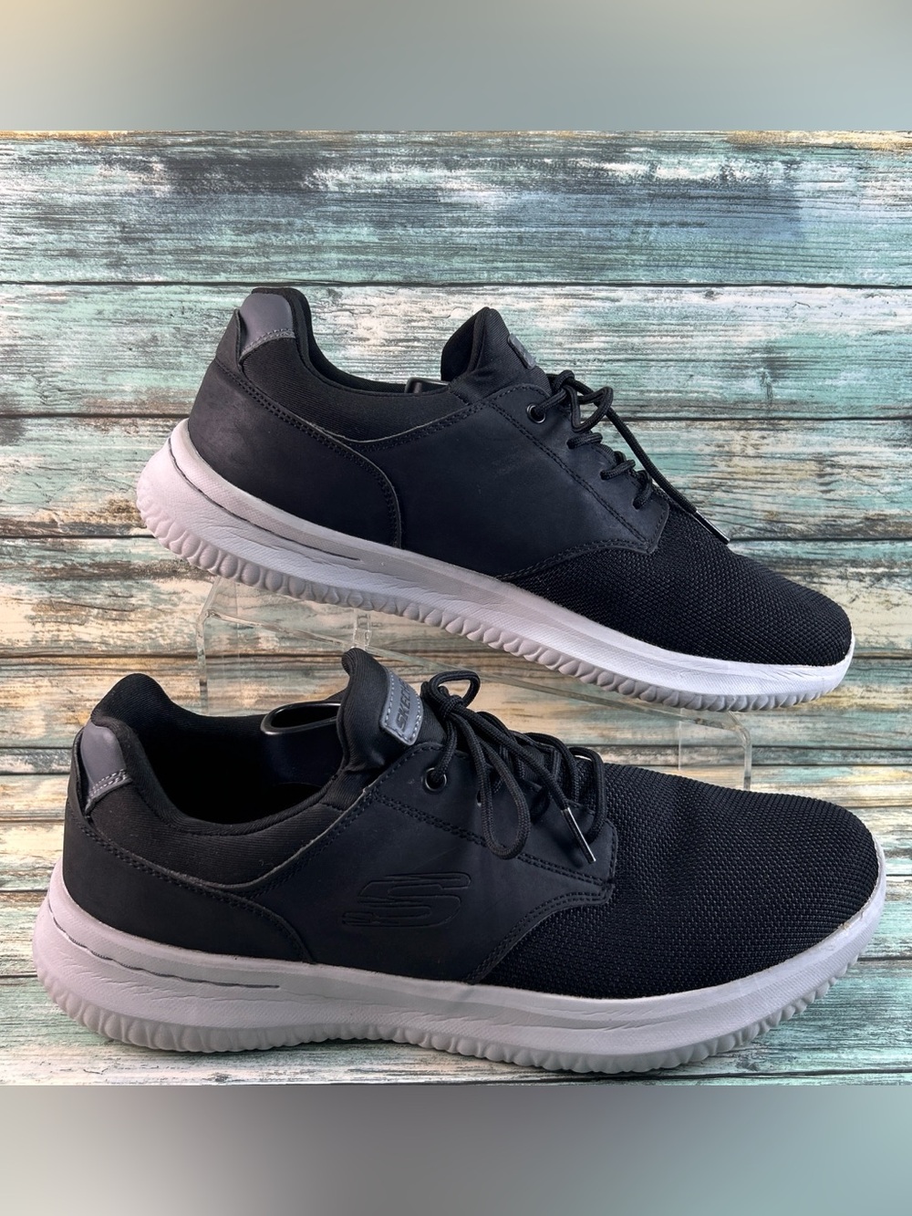 SKECHERS Classic Fit Sneakers Size 11M Casual Walking Comfort Shoe Lace Up Black